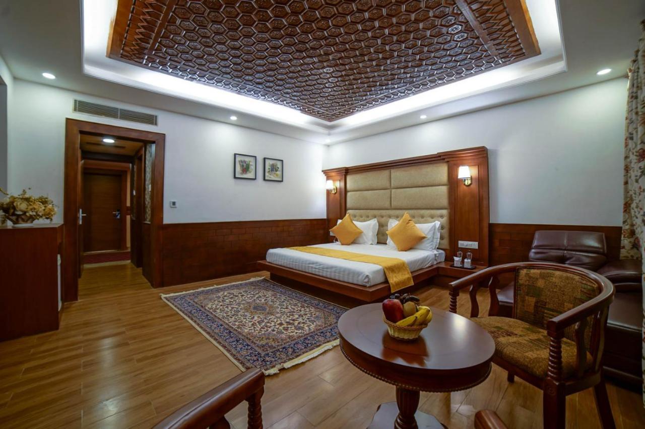 The Grand Kaisar Hotell Srīnagar Eksteriør bilde